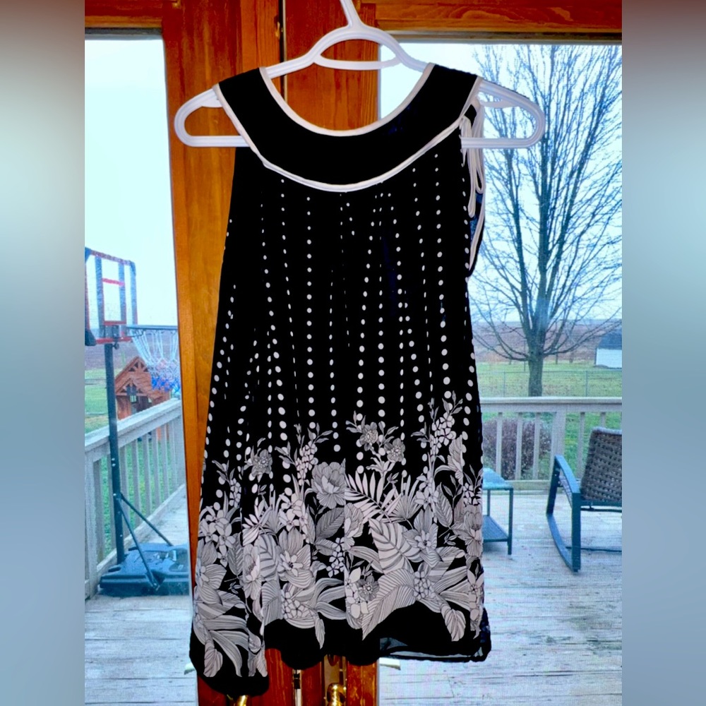 Misty & Max black & white sleeveless blouse size XL